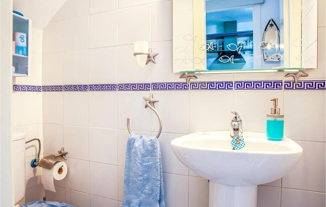 2 Bedroom Stunning Home In Isla Cristina Holiday home