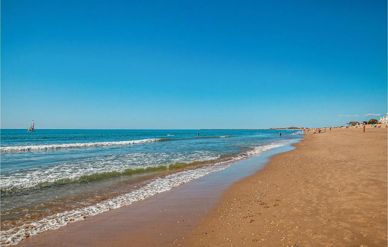 2 Bedroom Stunning Home In Isla Cristina 0*,
